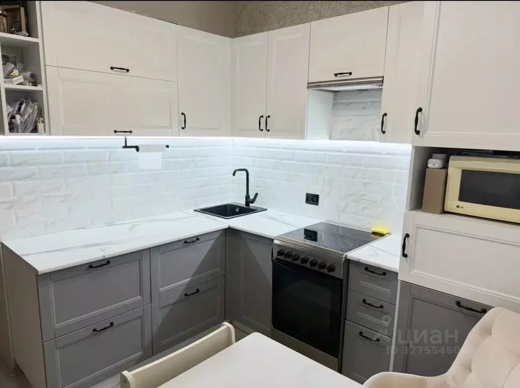 1-к кв. Белгородская область, Старый Оскол Космос мкр, 15 (42.0 м) - Фото 1