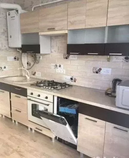 1-к кв. Крым, Симферополь ул. Железнодорожная, 1Г (38.0 м) - Фото 0