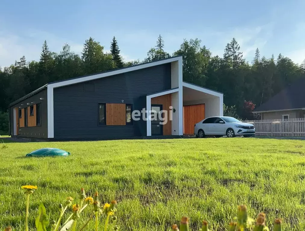 Дом в Ленинградская область, Выборгский район, Рощинское городское ... - Фото 1