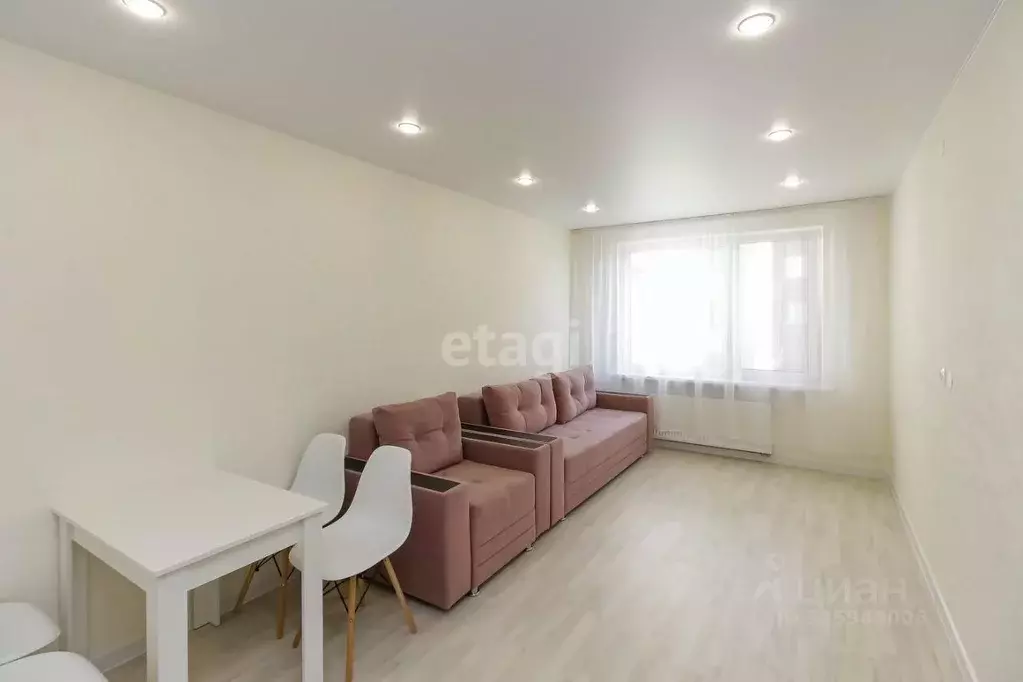 2-к кв. Тюменская область, Тюмень ул. Стройотрядовская, 6 (60.4 м) - Фото 1