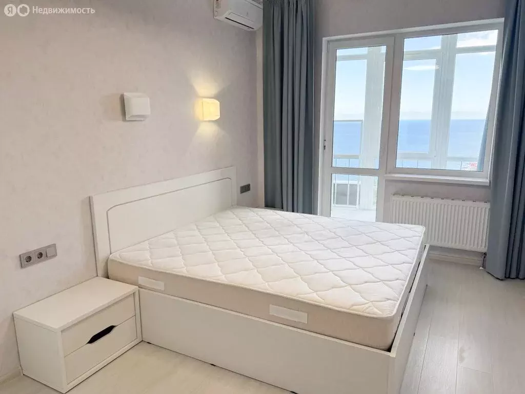 2-комнатная квартира: Алушта, улица Сергеева-Ценского, 1А (50.7 м) - Фото 1