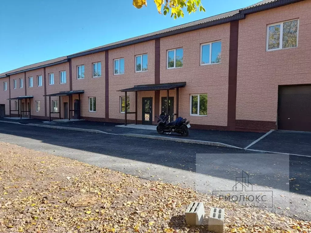 Таунхаус в Челябинская область, Магнитогорск ул. Калмыкова, 56 (150 м) - Фото 1