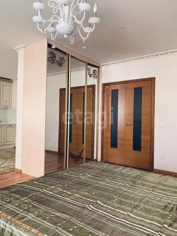2-к кв. Свердловская область, Екатеринбург ул. Уральская, 75 (74.0 м) - Фото 1