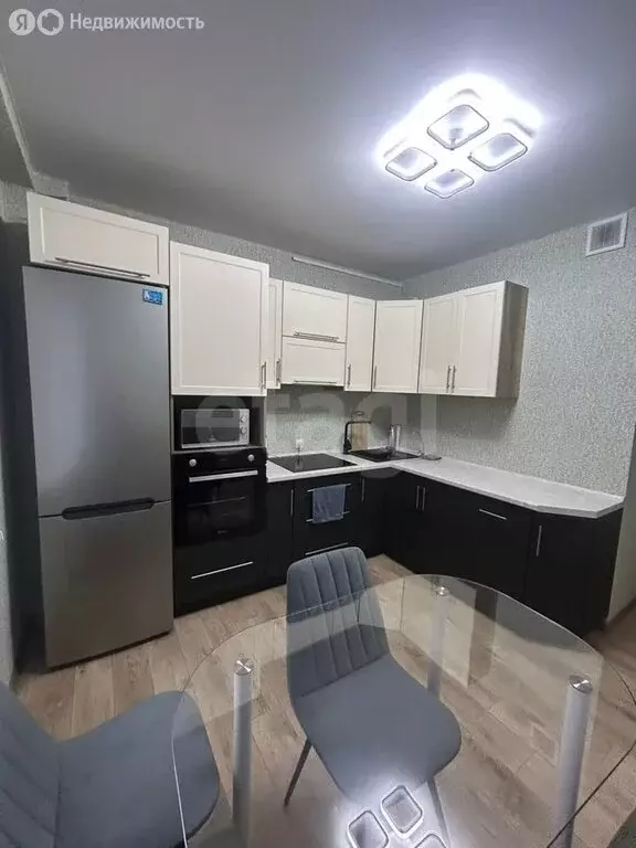 2-комнатная квартира: Омск, улица Б.Г. Шаронова, 25 (56.7 м) - Фото 1