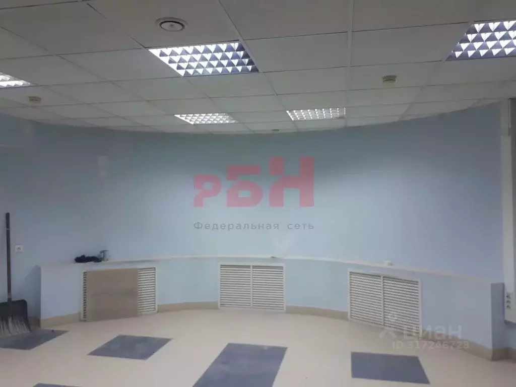 Торговая площадь в Тюменская область, Тюмень ул. 50 лет Октября, 33 ... - Фото 1