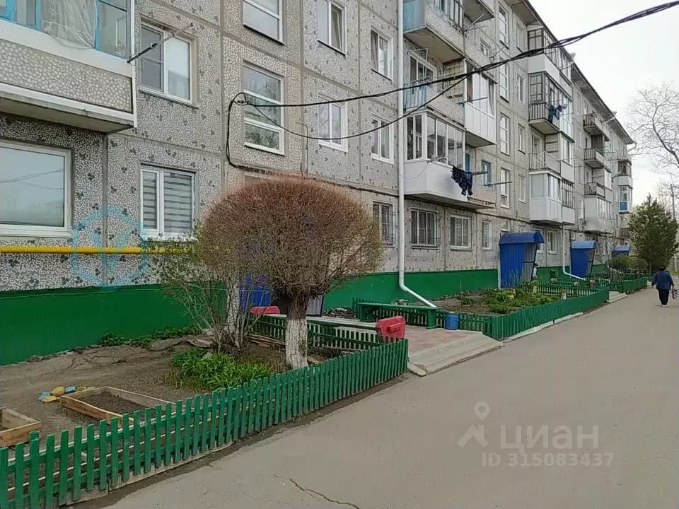3-к кв. Омская область, Таврическое рп ул. Советская, 35 (58.3 м) - Фото 0