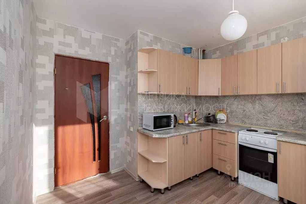 3-к кв. Тюменская область, Тюмень ул. Прокопия Артамонова, 4 (80.5 м) - Фото 1