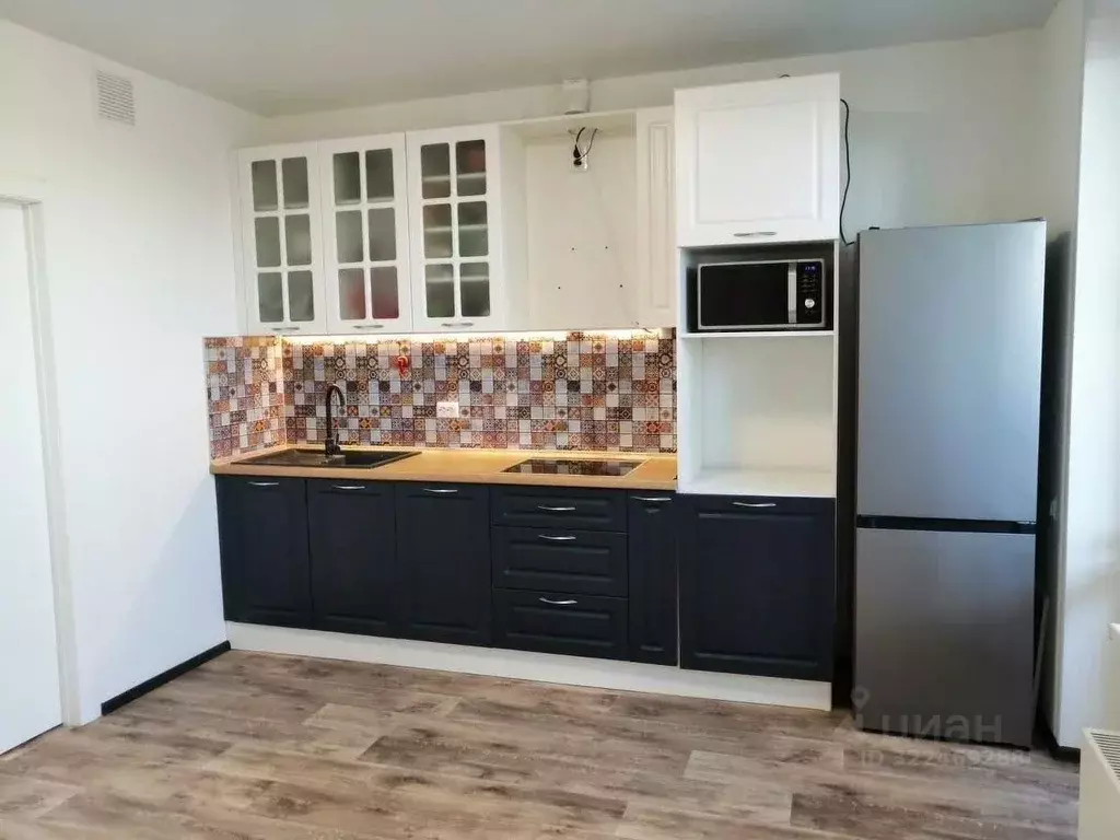 Студия Тюменская область, Тюмень ул. Фармана Салманова, 10 (30.0 м) - Фото 1