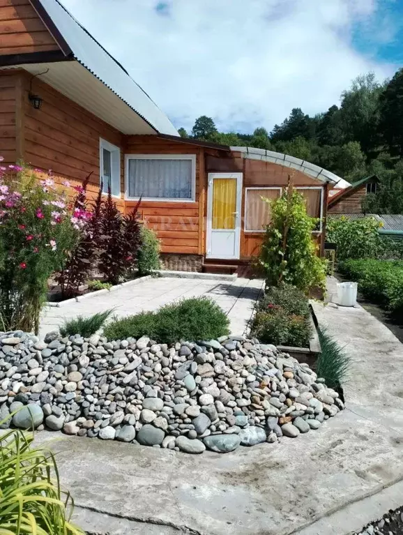 Дом в Алтай, Майминский район, с. Кызыл-Озек Советская ул. (30 м) - Фото 1