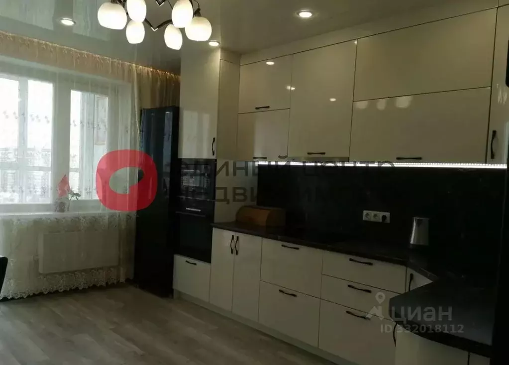 3-к кв. Тюменская область, Тюмень ул. Федюнинского, 60 (92.6 м) - Фото 2