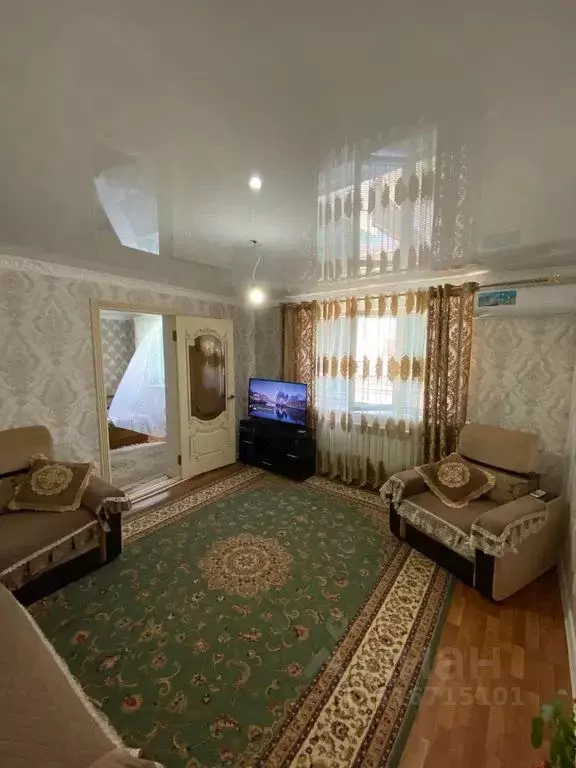 Дом в Дагестан, Казбековский район, Дубки пгт, 3-й кв-л 6 (100 м) - Фото 1