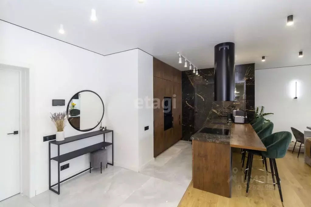 3-к кв. Тюменская область, Тюмень ул. Александра Протозанова, 18 ... - Фото 1