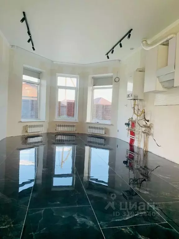Дом в Оренбургская область, Оренбургский район, с. Нежинка ул. ... - Фото 0
