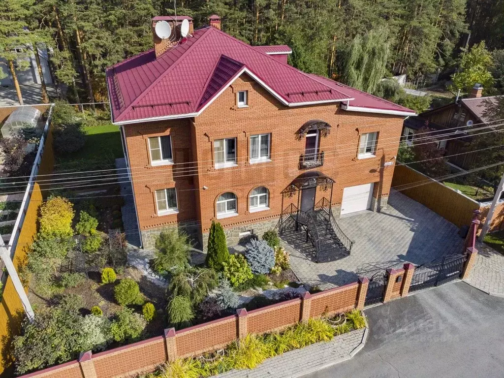 Дом в Свердловская область, Березовский ул. Маршала Жукова, 5 (432 м) - Фото 1