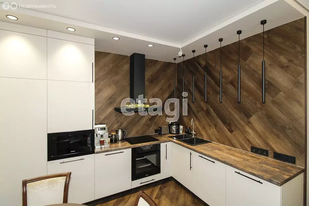 3-комнатная квартира: Тюмень, улица Фармана Салманова, 12 (81.1 м) - Фото 1