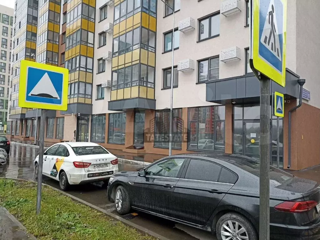 Торговое, 246 кв, первая линия в Залесном, в новом - Фото 1