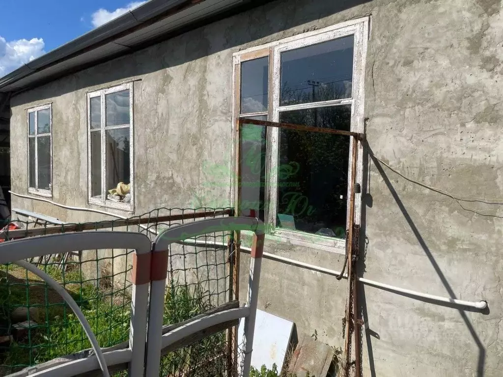 Дом в Краснодарский край, Калининская ст-ца ул. Вокзальная (45 м) - Фото 0