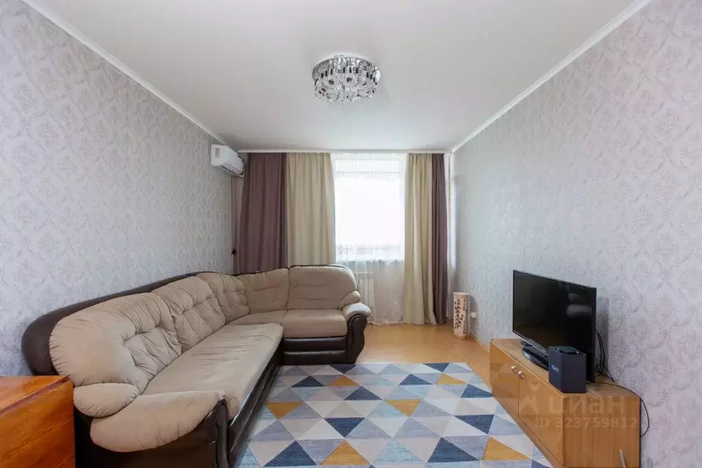 3-к кв. Оренбургская область, Оренбург Салмышская ул., 72/2 (102.6 м) - Фото 1