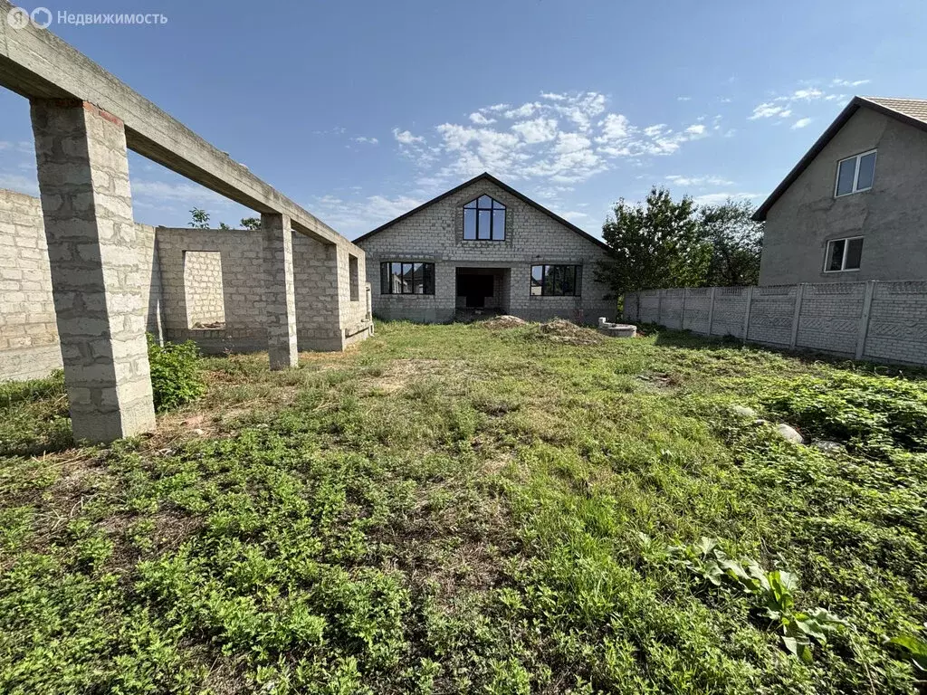 Дом в село Нартан, улица М. Накова (324 м) - Фото 1