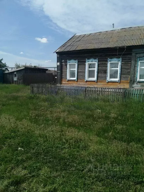 Дом в Саратовская область, Пугачевский район, Краснореченское ... - Фото 0