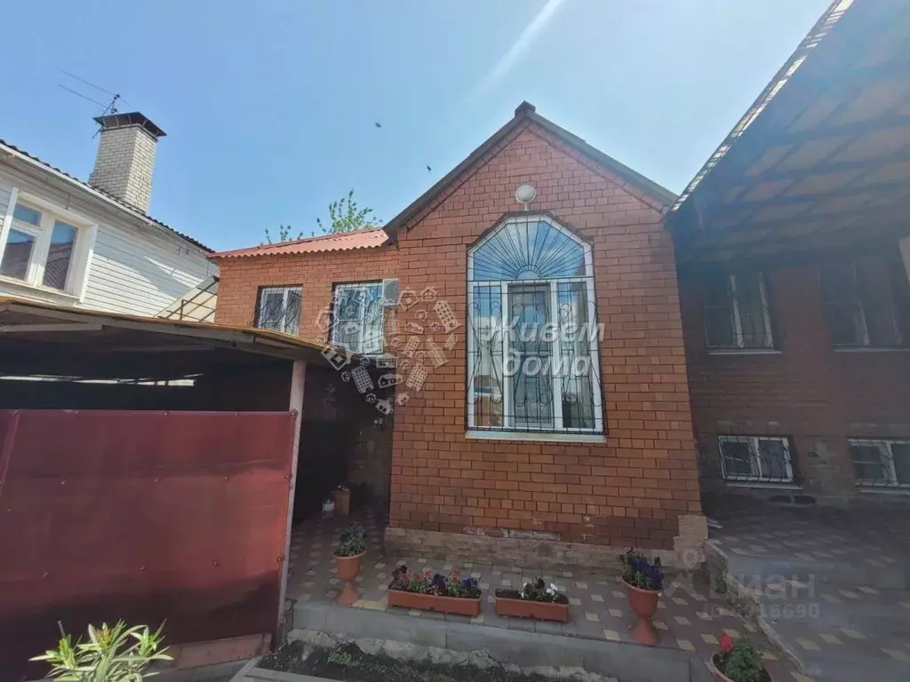 Дом в Волгоградская область, Волгоград ул. Щаденко (177 м) - Фото 0