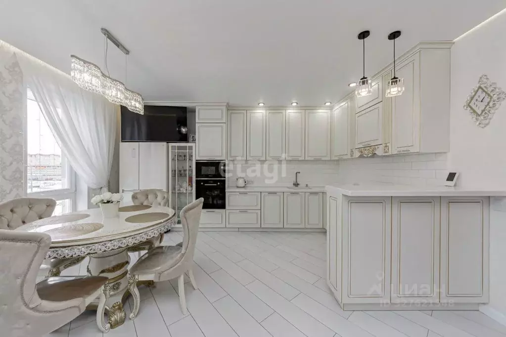 2-к кв. Тюменская область, Тюмень ул. Константина Посьета, 14 (78.3 м) - Фото 1