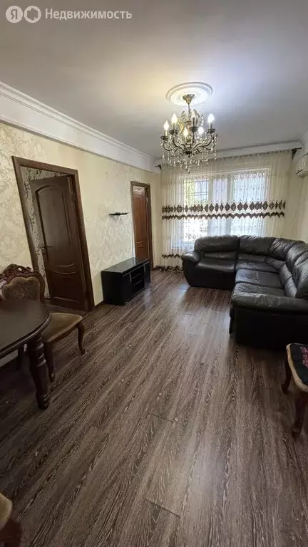 3-комнатная квартира: Махачкала, проспект Гамидова, 34 (50 м) - Фото 0