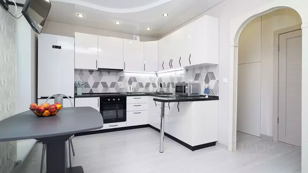 2-к кв. Татарстан, Казань ул. Рауиса Гареева, 103 (42.8 м) - Фото 1