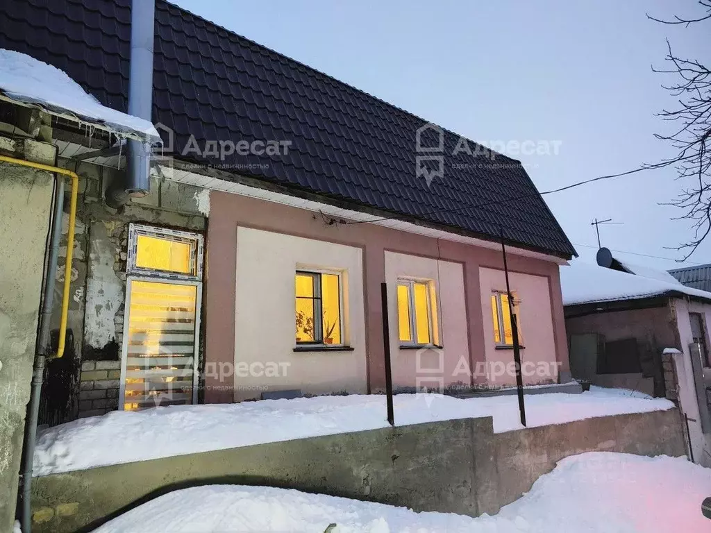 Дом в Волгоградская область, Волгоград ул. Джамбула Джабаева (90 м) - Фото 1