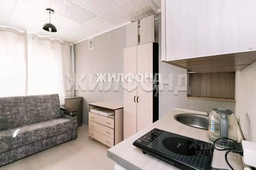 Комната Новосибирская область, Новосибирск ул. Есенина, 12 (12.0 м) - Фото 0