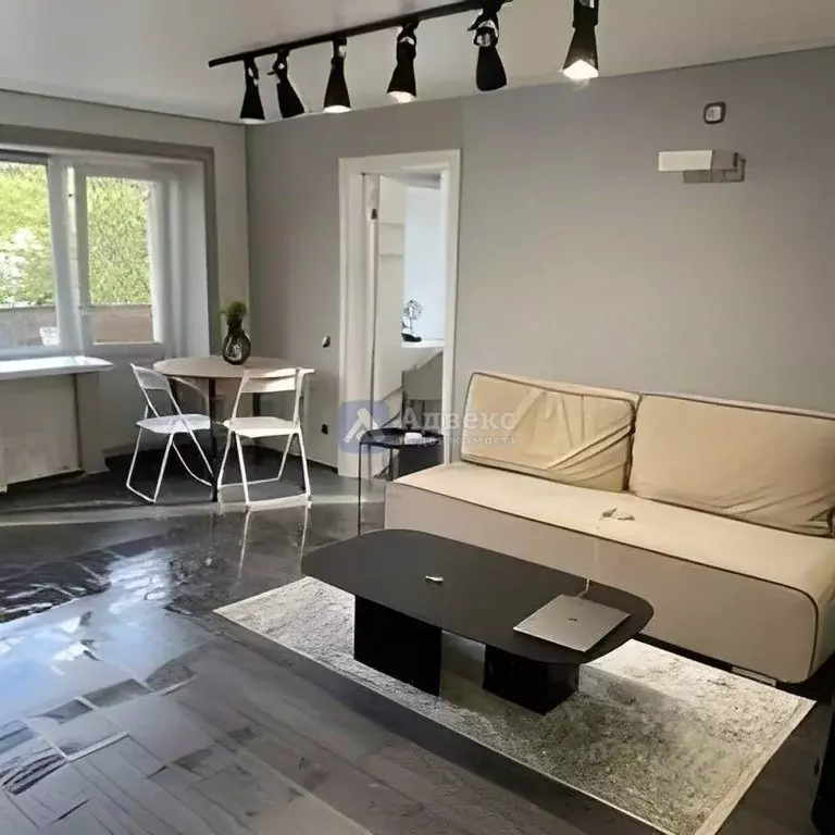 2-к кв. Тюменская область, Тюмень Киевская ул., 61 (42.4 м) - Фото 1