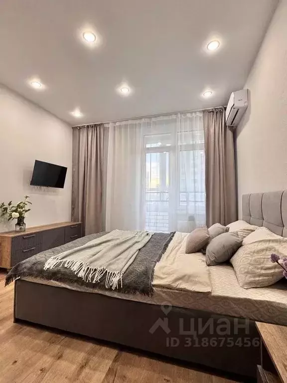 1-к кв. Тюменская область, Тюмень ул. Фармана Салманова, 21 (37.0 м) - Фото 1