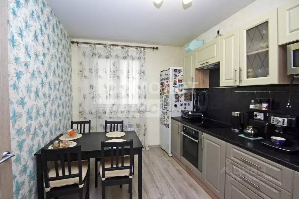 2-к кв. Омская область, Омск Пригородная ул., 21к3 (55.9 м) - Фото 0