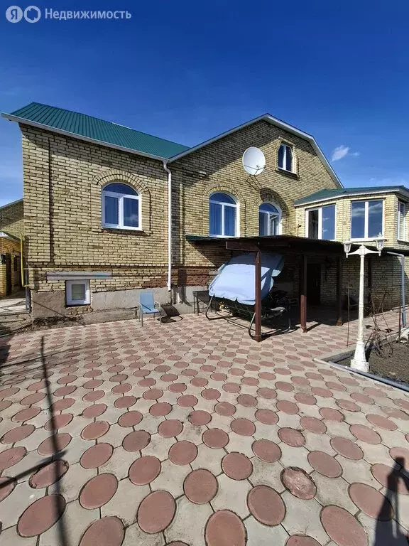 Дом в посёлок городского типа Уруссу, улица Шарипова (181 м) - Фото 0