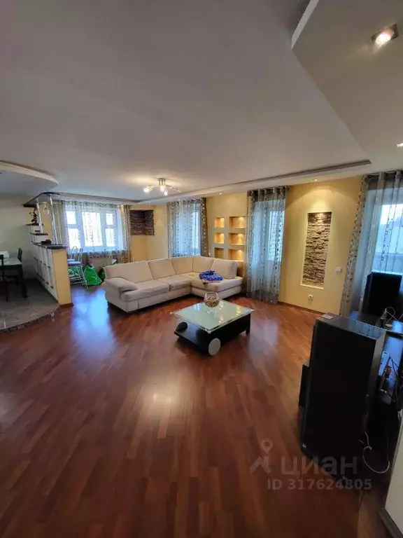 3-к кв. Псковская область, Псков ул. Рокоссовского, 18 (90.0 м) - Фото 0