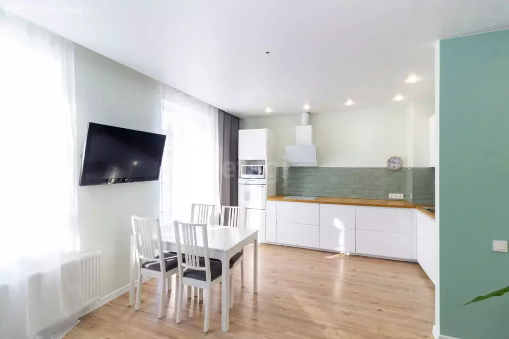 2-комнатная квартира: Тюмень, улица Александра Протозанова, 6 (72.5 м) - Фото 1