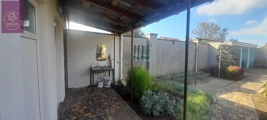 Дом в Крым, Сакский район, с. Молочное ул. Первомайская, 2 (223 м) - Фото 1