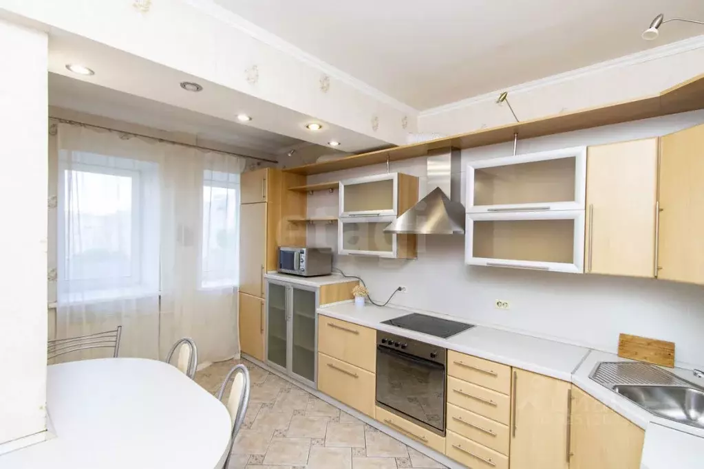 1-к кв. Тюменская область, Тюмень ул. 50 лет Октября, 3/1 (49.0 м) - Фото 2