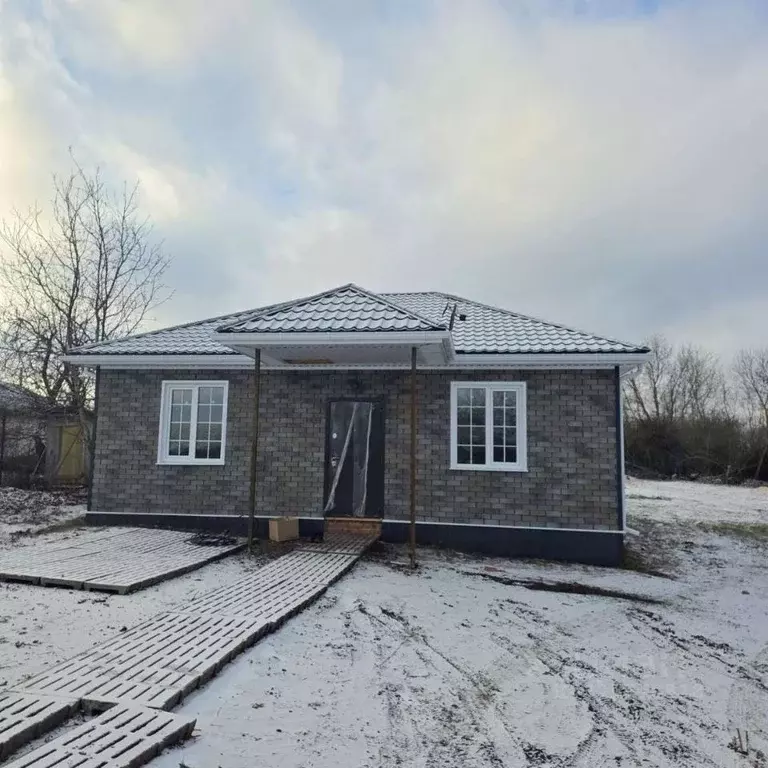 Дом в Белгородская область, Корочанский район, Погореловское с/пос, с. ... - Фото 2