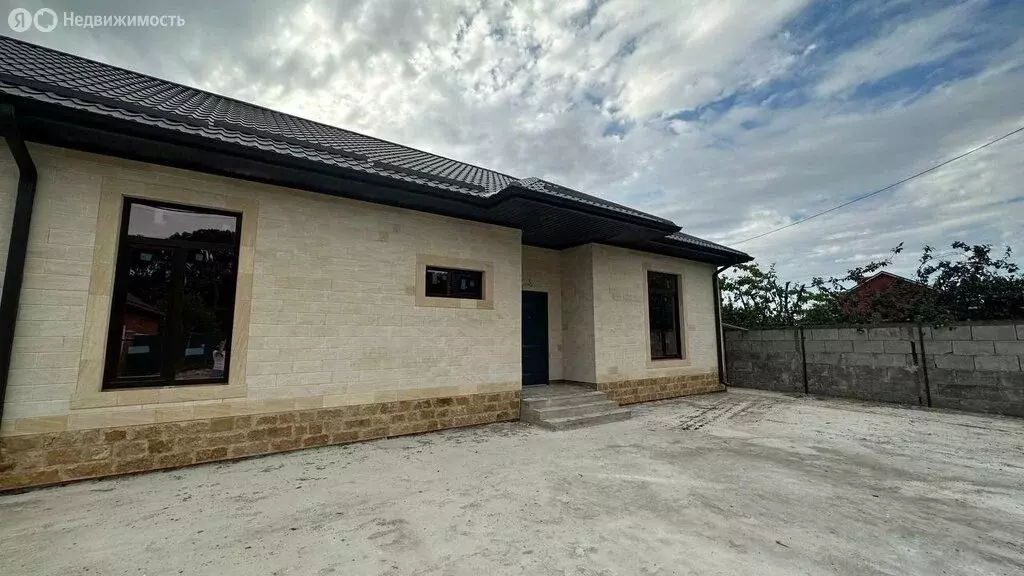 Дом в Динской район, станица Новотитаровская (110 м) - Фото 1