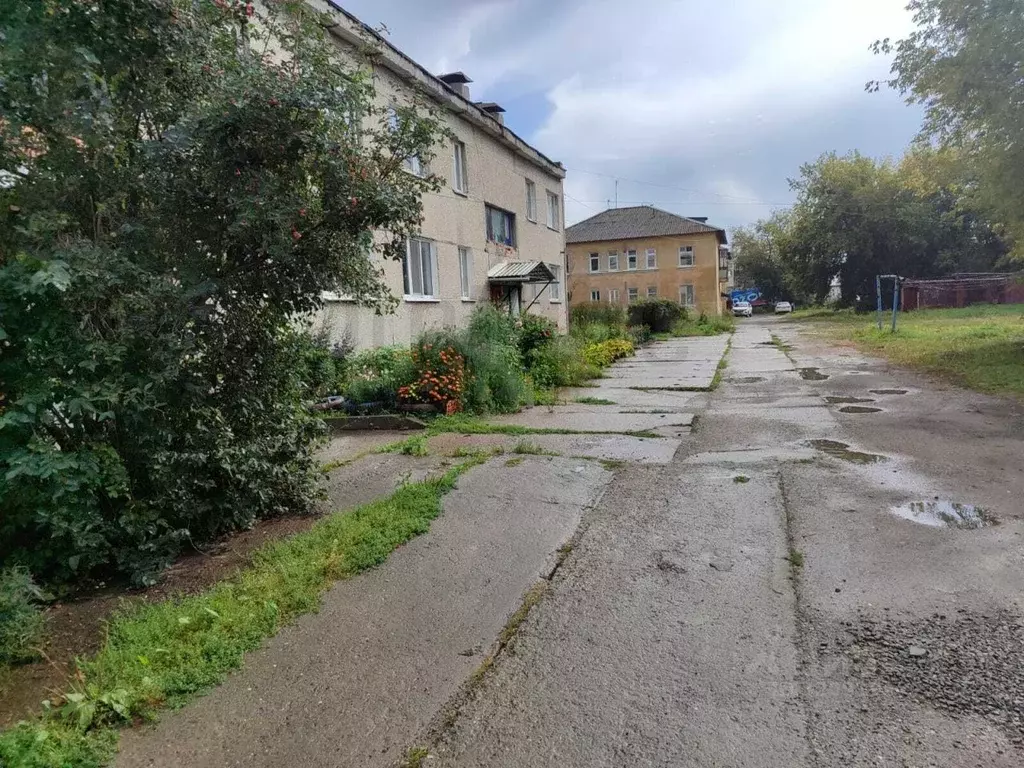 3-к кв. Свердловская область, Артемовский ул. 8 Марта, 62 (49.7 м) - Фото 0