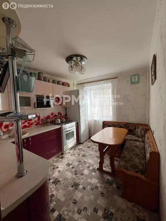 3-комнатная квартира: Октябрьский, 34-й микрорайон, 8Б (65.4 м) - Фото 0