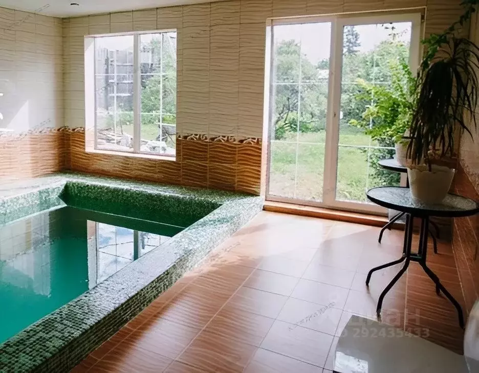 Дом в Свердловская область, Екатеринбург ул. Молодежи (250 м) - Фото 1