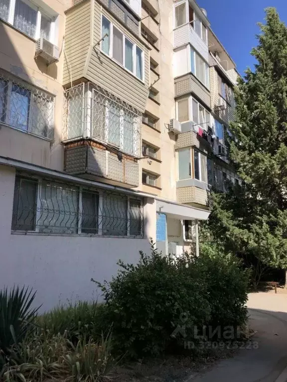 2-к кв. Севастополь ул. Адмирала Фадеева, 19 (54.8 м) - Фото 1