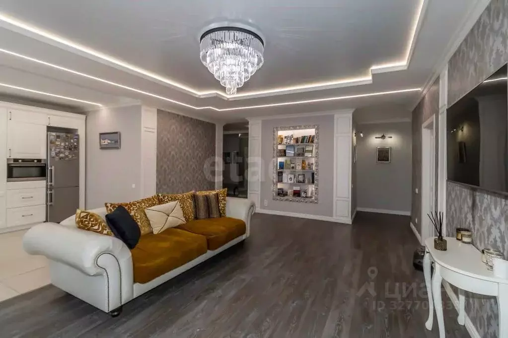 3-к кв. Челябинская область, Челябинск ул. Братьев Кашириных, 34 ... - Фото 1