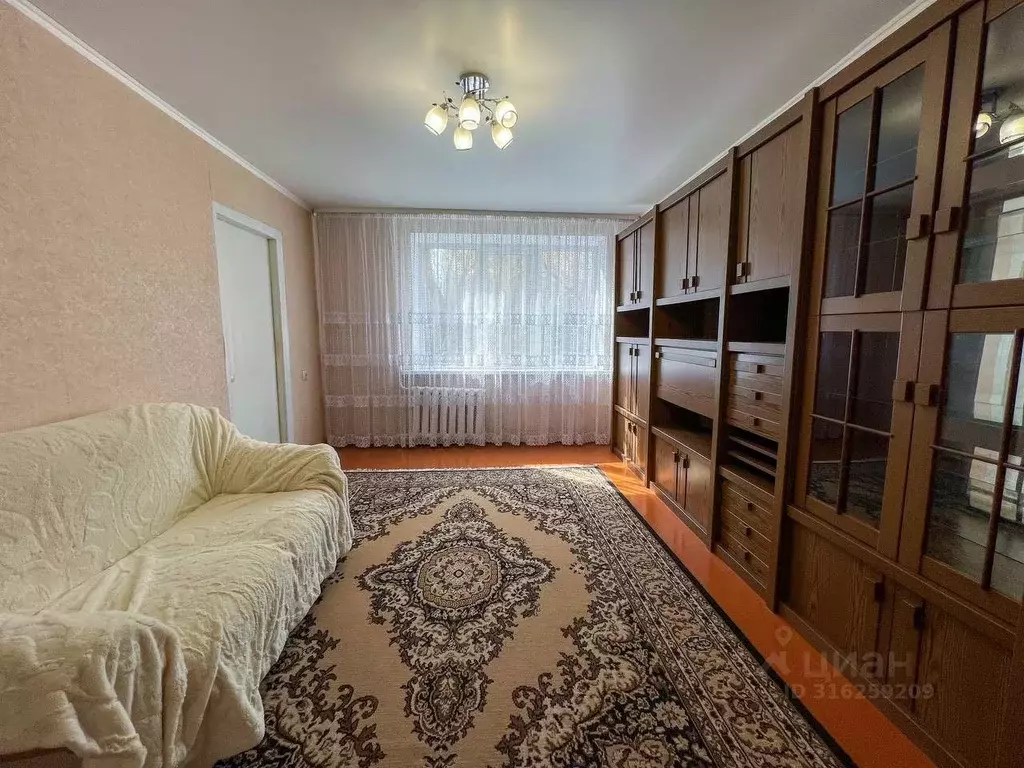 3-к кв. Оренбургская область, Оренбург просп. Гагарина, 62 (60.5 м) - Фото 1