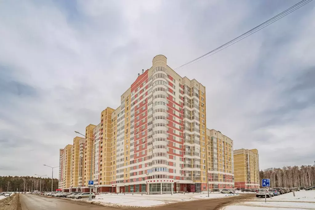 3-к кв. Свердловская область, Екатеринбург ул. Рутминского, 4 (88.0 м) - Фото 0