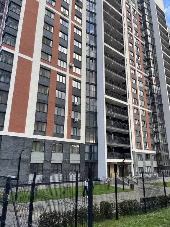 2-к кв. Удмуртия, Ижевск 1-я Подлесная ул., 1 (65.0 м) - Фото 1