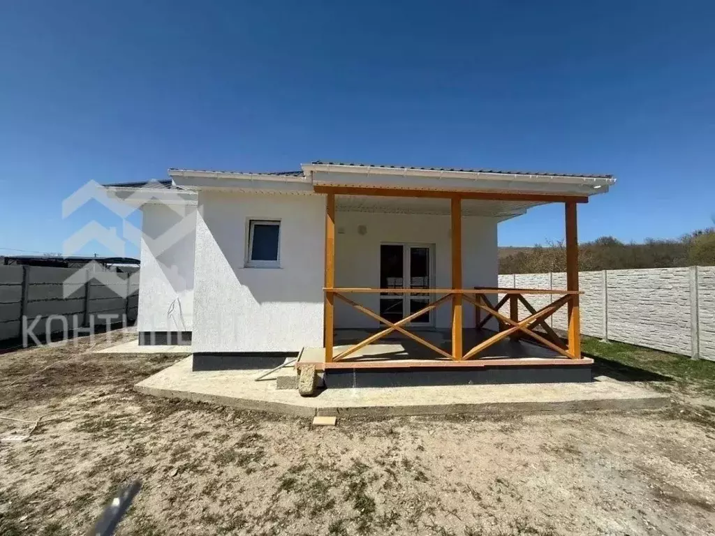 Дом в Крым, Сакский район, с. Уютное ул. Мира, 1 (103 м) - Фото 1