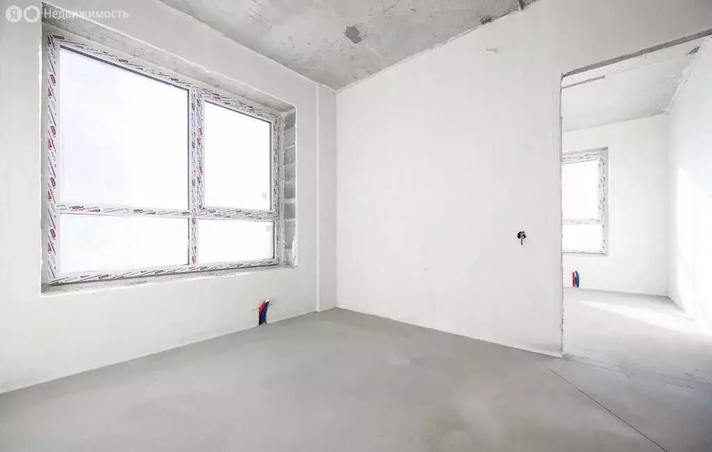 Квартира-студия: Тюмень, улица Тимофея Чаркова, 93 (27.7 м) - Фото 1